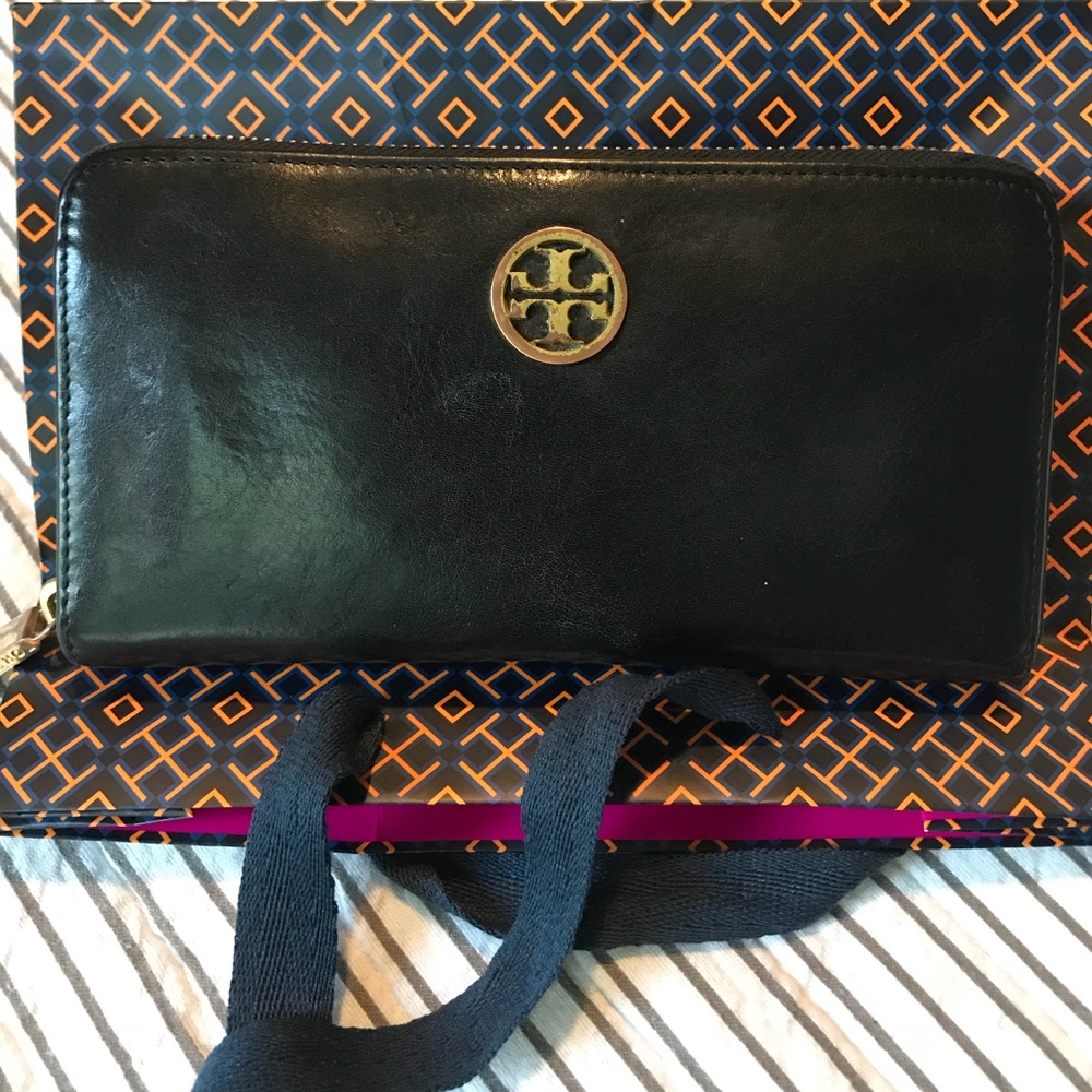 Black Tory Burch wallet